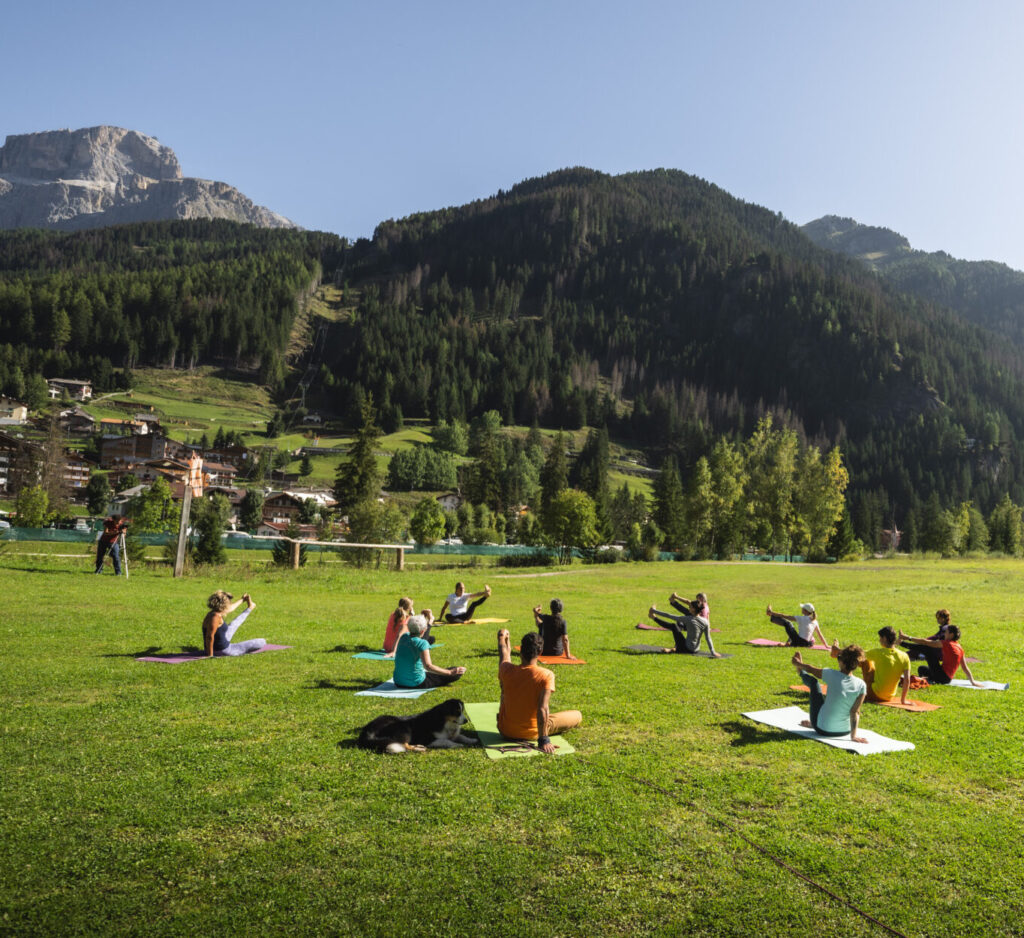 Yoga Outdoor in val di Fassa